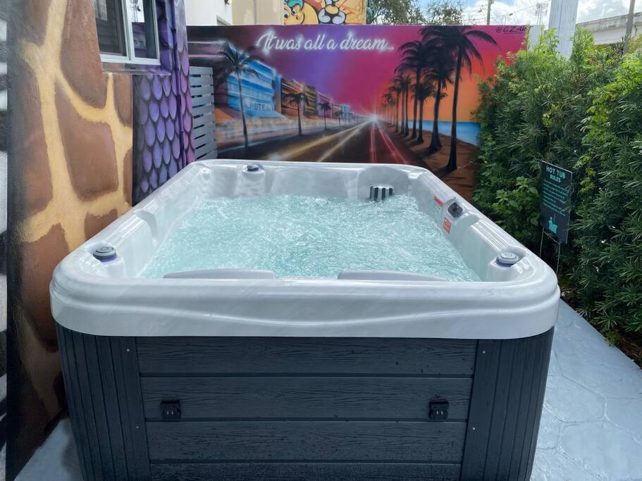 Unique Miami Art Escape W/ Hottub, Arcade & Murals Buitenkant foto